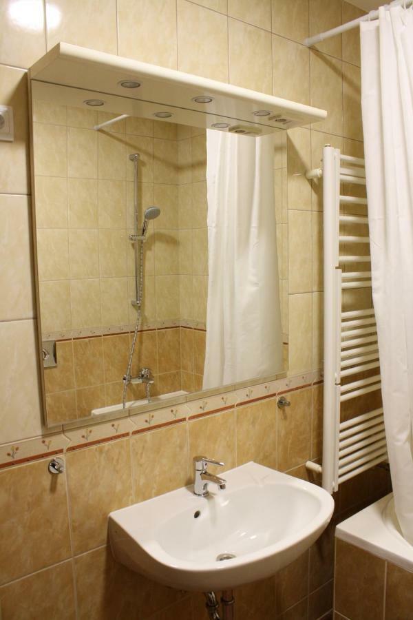 Kedvenc Vendeghaz Hotell Miskolc Eksteriør bilde
