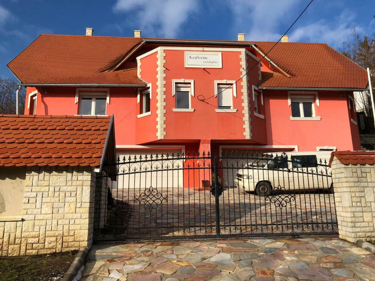 Kedvenc Vendeghaz Hotell Miskolc Eksteriør bilde