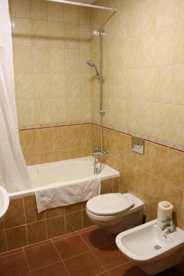 Kedvenc Vendeghaz Hotell Miskolc Eksteriør bilde